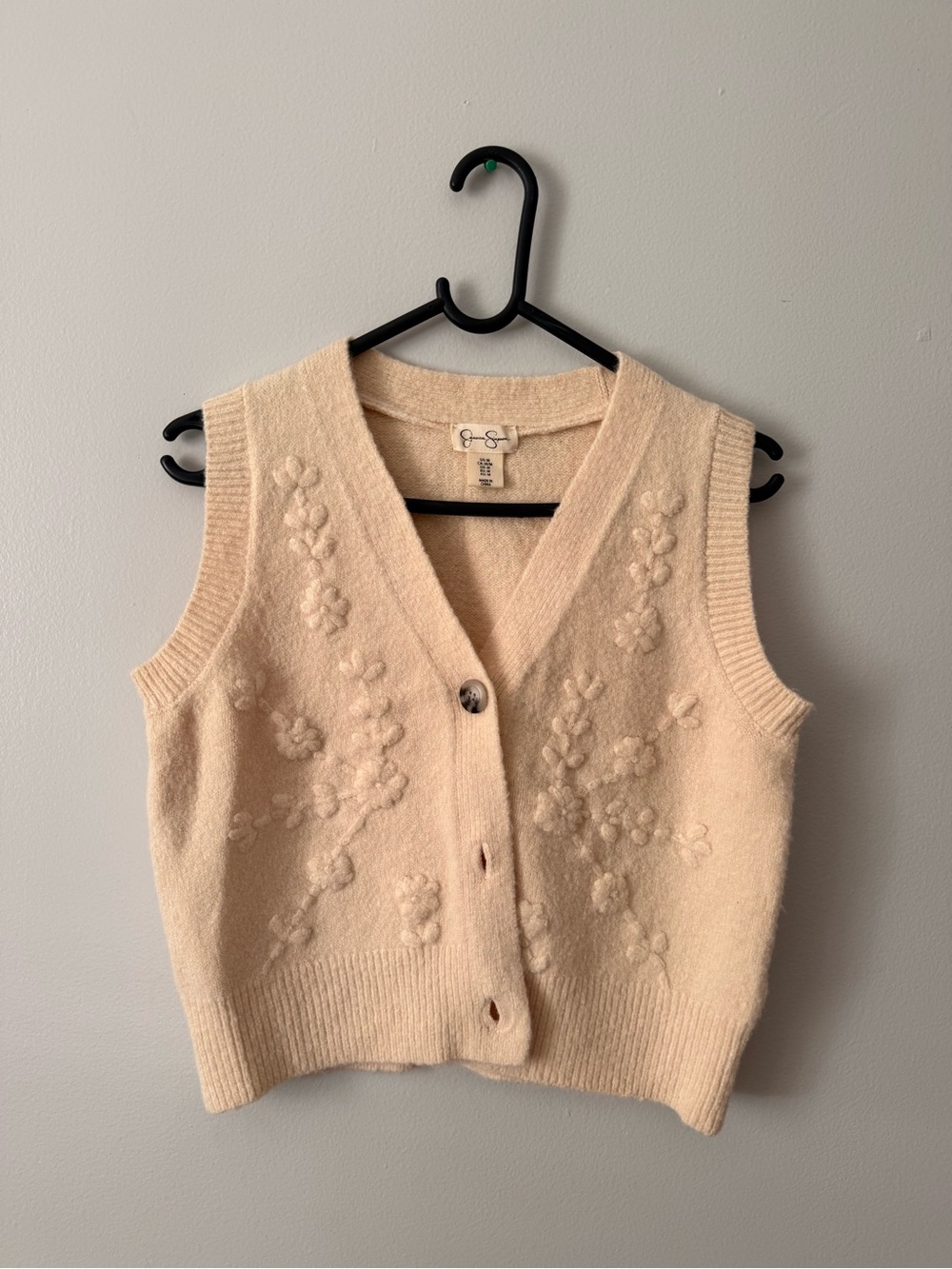 Jessica Simpsons Cream Floral Embroidered Button-Front Sweater Vest